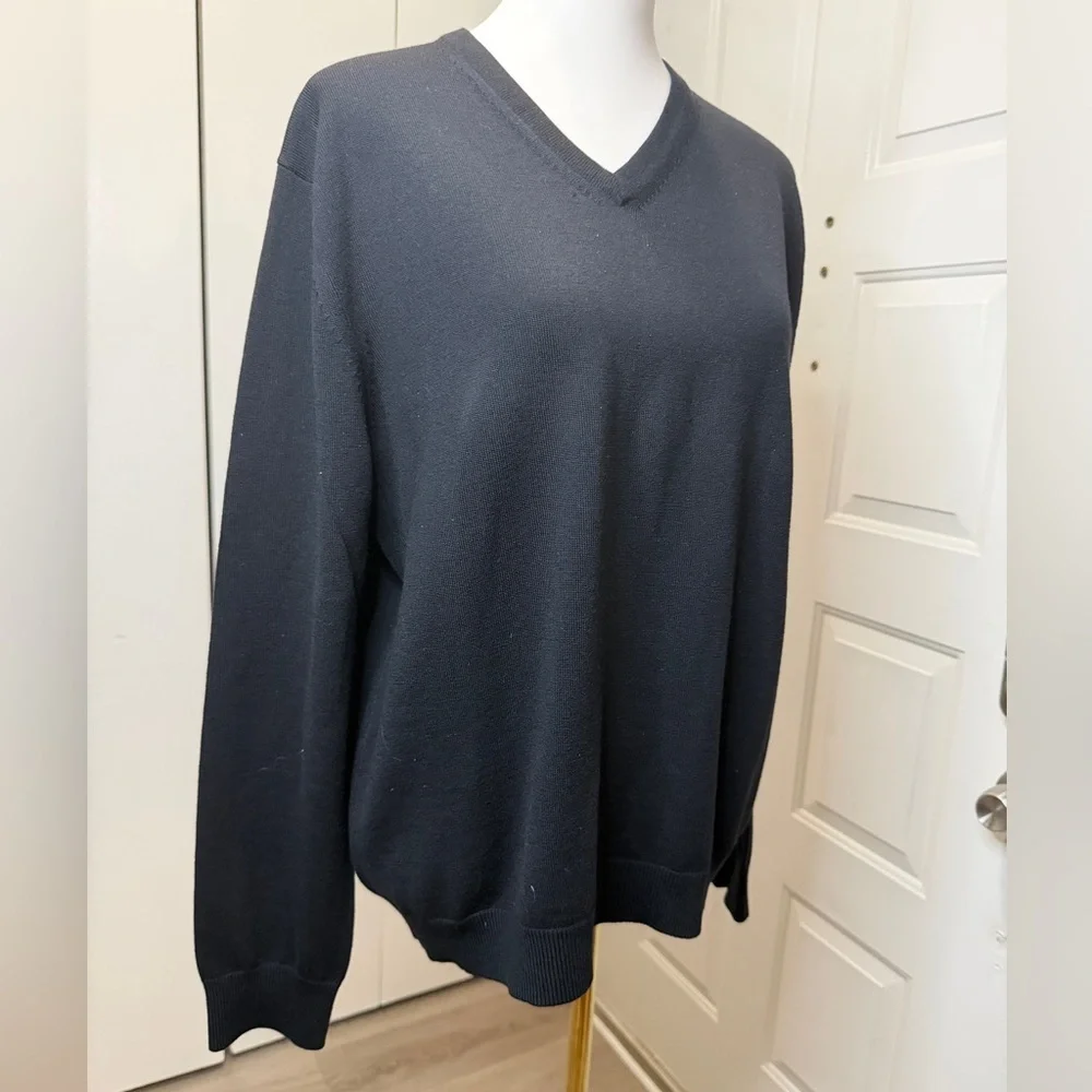 Banana Republic Men's Dark V-Neck Sweater